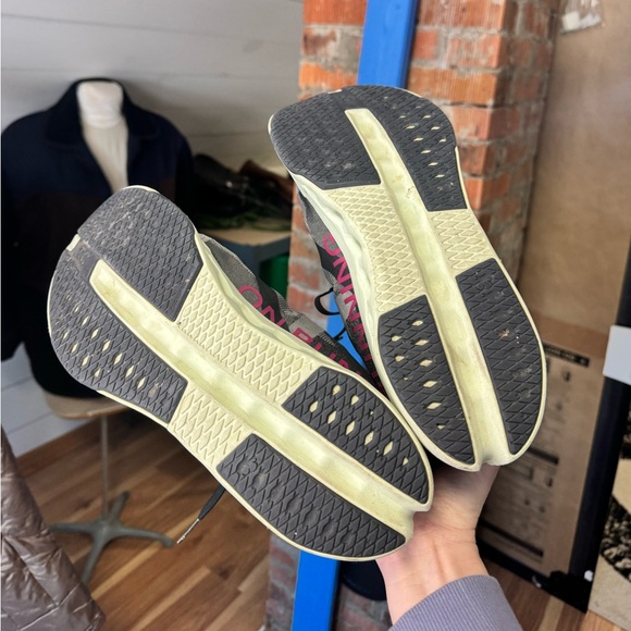 On Cloud Cloudsurfer Next Sneakers - Picture 4 of 6